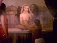 Голая красотка Моник Габриэль в фильме «Эммануэль 5» фото #23