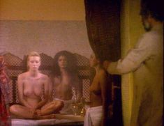 Голая красотка Моник Габриэль в фильме «Эммануэль 5» фото #24