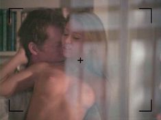 Голая грудь Моники Александр в фильме «Паутина» фото #1