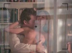 Голая грудь Моники Александр в фильме «Паутина» фото #2