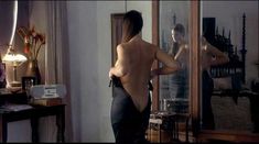 Моника Беллуччи оголила грудь в фильме «Под подозрением» фото #6