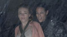 Красотка Моника Кина засветила соски в фильме «40 дней и ночей» фото #7