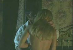 Голая Моника Шнарре в сериале «Пистолет мертвеца» фото #2