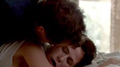 Страстная Мора Тирни засветила голую грудь в сериале «Любовники» фото #8