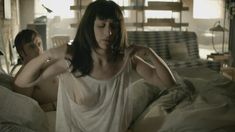Голая Морвен Кристи в сериале «Под прицелом» фото #8