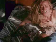 Голая грудь Морин МакКормик в фильме Texas Lightning фото #1