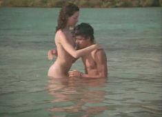 Мэделин Стоу снялась голой в фильме «Тропический снег»