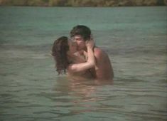 Мэделин Стоу снялась голой в фильме «Тропический снег»