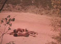 Мэделин Стоу снялась голой в фильме «Тропический снег»