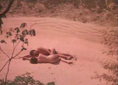 Мэделин Стоу снялась голой в фильме «Тропический снег»