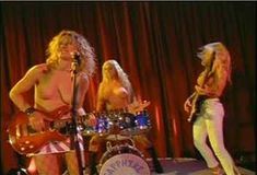 Голая Мэри Кэри в фильме «Сапфировые девушки» фото #8