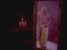 Голая Мэри Стэвин в фильме «Вой 5. Возрождение» фото #2