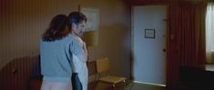 Мэри Элизабет Уинстэд оголила попу в фильме «Изъяны» фото #2