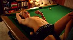 Голая грудь Мэри Элис ЛеГолт в фильме «Маньяки любят убивать» фото #1