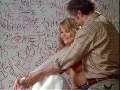 Мэриэл Хемингуэй снялась голой в фильме «Звезда Плейбоя» фото #7