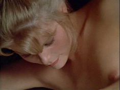 Мэриэл Хемингуэй снялась голой в фильме «Звезда Плейбоя» фото #10