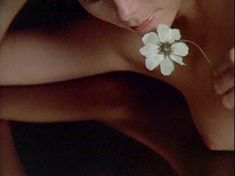 Мэриэл Хемингуэй снялась голой в фильме «Звезда Плейбоя» фото #11