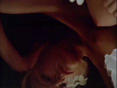 Мэриэл Хемингуэй снялась голой в фильме «Звезда Плейбоя» фото #12