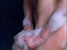 Мэриэл Хемингуэй снялась голой в фильме «Звезда Плейбоя» фото #15