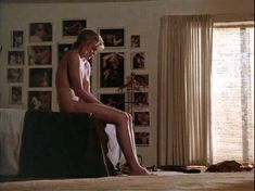 Мэриэл Хемингуэй снялась голой в фильме «Звезда Плейбоя» фото #22