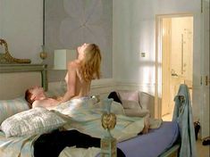 Мэриэл Хемингуэй засветила грудь в фильме «Лондиниум» фото #2