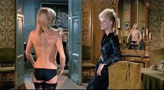 Натали Делон оголила грудь в фильме «Синяя борода» фото #1