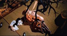 Натали Делон оголила грудь в фильме «Синяя борода» фото #4