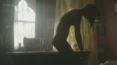 Натали Дормер снялась голой в сериале «Призраки» фото #2