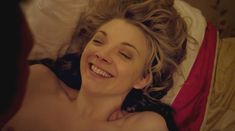 Натали Дормер засветила грудь в фильме «Скандальная леди У» фото #3