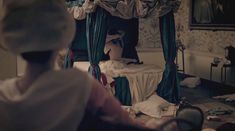 Натали Дормер засветила грудь в фильме «Скандальная леди У» фото #6