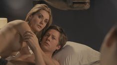 Голая грудь Натали Лисинской в фильме «Молодежная лихорадка» фото #1