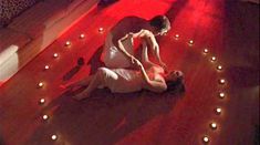 Голая Натали Сазерленд в фильме «Обряд рождения» фото #1