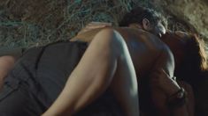 Голая Наталия Вёрнер в сериале «Столпы Земли» фото #4