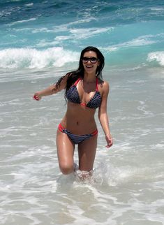 Ким Кардашьян на пляже Кабо-Сан-Лукас в Мексике фото #4