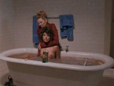 Голая грудь Наташи Грегсон Вагнер в фильме «Нежить» фото #2