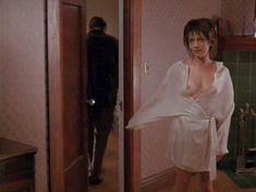 Голая грудь Наташи Грегсон Вагнер в фильме «Нежить» фото #4