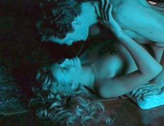 Наташа Ричардсон обнажилась в фильме «Утешение чужаков» фото #7