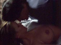 Наташа Хенстридж обнажила грудь в фильме «Последний свидетель» фото #1