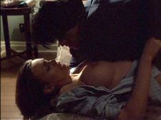 Наташа Хенстридж обнажила грудь в фильме «Последний свидетель» фото #2