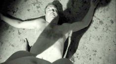 Красотка Нелли Беннер снялась в фильме «Мясо» фото #16