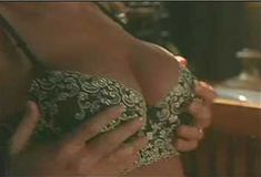 Никки Фриц снялась голой в сериале «Сказки на ночь» фото #9