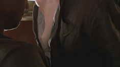 Абсолютно голая Никки Эйкокс в фильме «Темный мир» фото #9