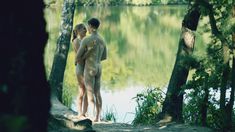 Голая Никола Кастнер в сериале «Германия 83» фото #6