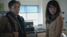 Николь Блум оголила грудь в сериале «Бесстыдники» фото #8