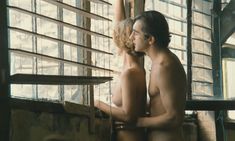 Голая Николь Гарсия в фильме «Опасность» фото #3