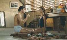 Голая Николь Гарсия в фильме «Опасность» фото #9