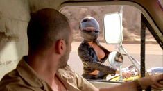 Голая Николь Зиоли в фильме «Безумные девчонки-агенты» фото #2