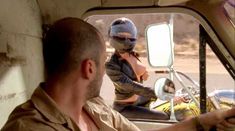 Голая Николь Зиоли в фильме «Безумные девчонки-агенты» фото #3