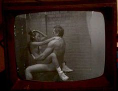 Страстная Николь Оринг снялась голой в фильме «Мэйси под прикрытием» фото #12