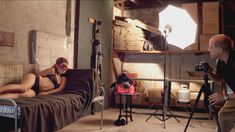 Полностью голая Николь Фокс в фильме «Красные земли» фото #8